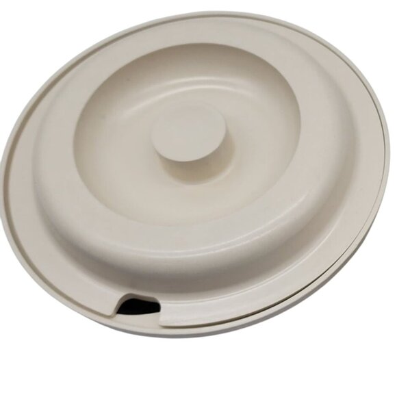 Ultra 21 1 small dishes Tupperware approx 2 cups - Picture 1 of 2
